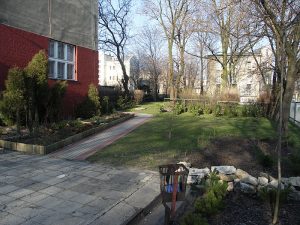 Ogródek przed Gimnazjum nr 20 Ogródek przed Gimnazjum nr 20