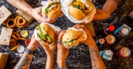 Dlaczego burgery z burgerowni smakują lepiej niż domowe?